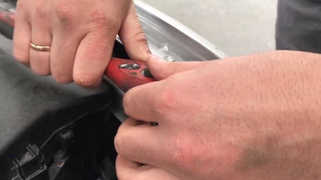 TOYOTA COROLLA E150 УСТАНОВКА ГАЗОВЫХ УПОРОВ КАПОТА