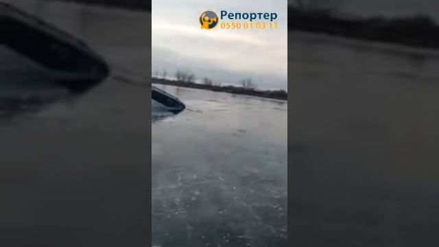 Джип заехал на озеро и провалился под лёд смотреть онлайн