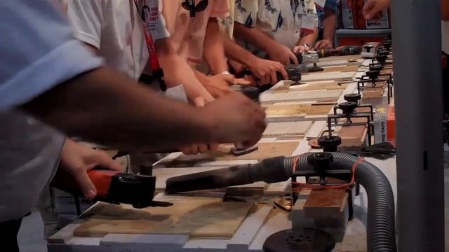 Наглядная демонстрация работы FEIN MultiMaster в сравнении смотреть онлайн
