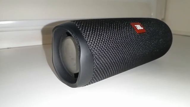 Колонка JBL FLIP 5 LFM 60% Bass Test смотреть онлайн