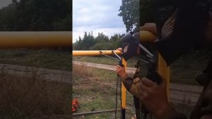 Жесть! Сварка под газом. Сварка газовой трубы под давлением.