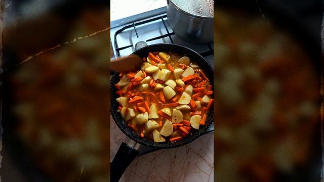 Тушеная курица с овощами в горчичном соусе
