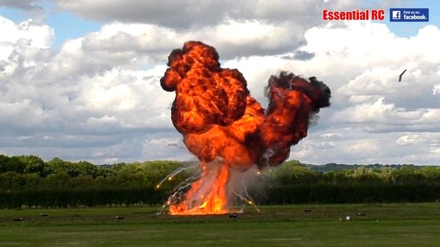 RC PLANES ON *FIRE*, CRASHING and BIG EXPLOSIONS ! EPIC PYROTECHNIC MADNESS [*UltraHD and 4K*] смотреть онлайн
