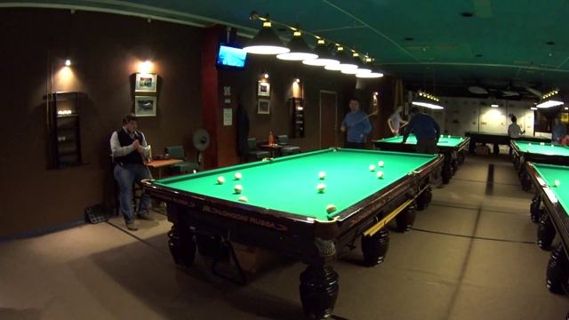 Олег против Бориса в партии по московской пирамиде, русский бильярд смотреть онлайн