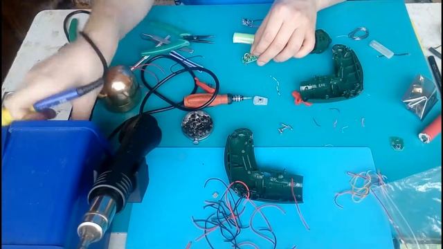 BOSCH IXO IV ремонт , установка контроллера заряда FC-75 смотреть онлайн