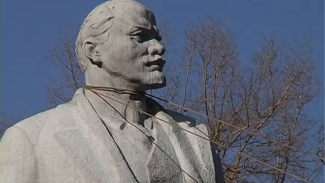 Міліціонери розшукують зниклого Леніна смотреть онлайн