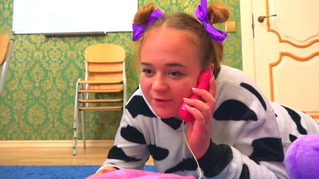 ДИАНА ВЕРНУЛАСЬ В ДЕТСТВО! Детский сад в РЕАЛЬНОЙ ЖИЗНИ смотреть онлайн