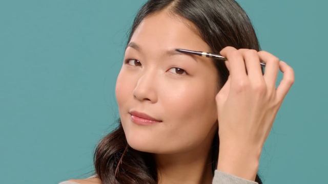 How To Shape Eyebrows with a Brow Stylist - L’Oréal смотреть онлайн