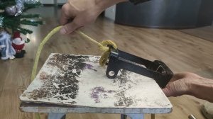 про   то  как  застревает   внедорожник ,   как  вытаскивать  .  про "самоблоки"  но не  те  ))