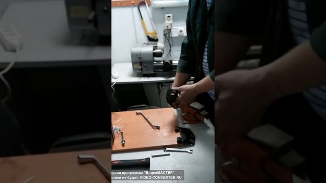 Nissan Patrol Y61. Ремонт петель дверей багажного отсека. смотреть онлайн