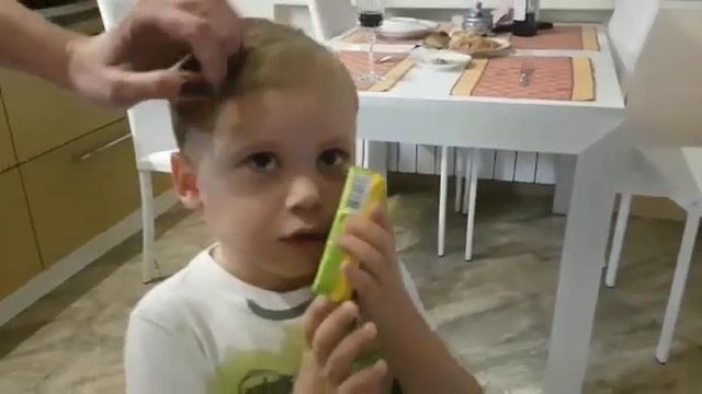 Как я упал с папиного стола!! смотреть онлайн