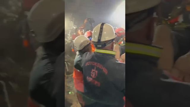 ЖИВЫ ЧЕРЕЗ 10 ДНЕЙ. ДОСТАЛИ ИЗ ЗАВАЛОВ двоих. ОНИ ЖДАЛИ И ВЕРИЛИ. АЛЛАХ ИХ НЕ ОСТАВИЛ. смотреть онлайн