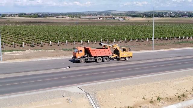 ДОРОЖНЫЙ ПЫЛЕСОС/ТРАССА А-290 НА КРЫМ/ЧИСТОТА НА ДОРОГЕ смотреть онлайн