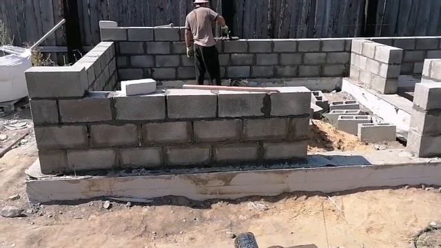 Строительство гаража в полном разгаре! смотреть онлайн