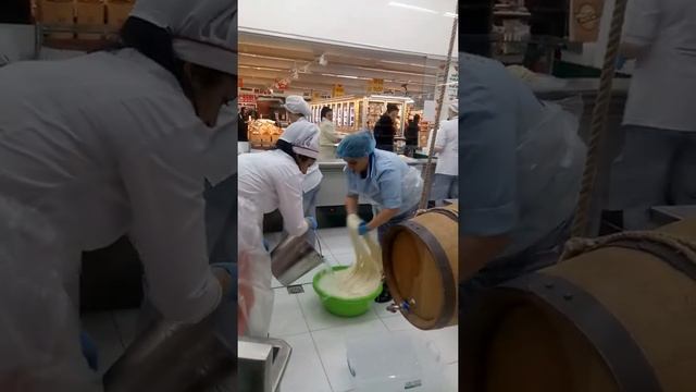 Вот так делают Tel-panir(сыр-нитка)