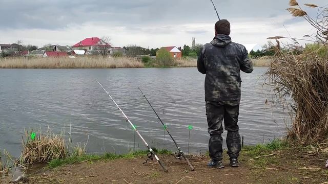 ВДВОЁМ НА РЫБАЛКЕ. ПОЙМАЛИ ПОЛНЫЙ САДОК РЫБЫ. смотреть онлайн