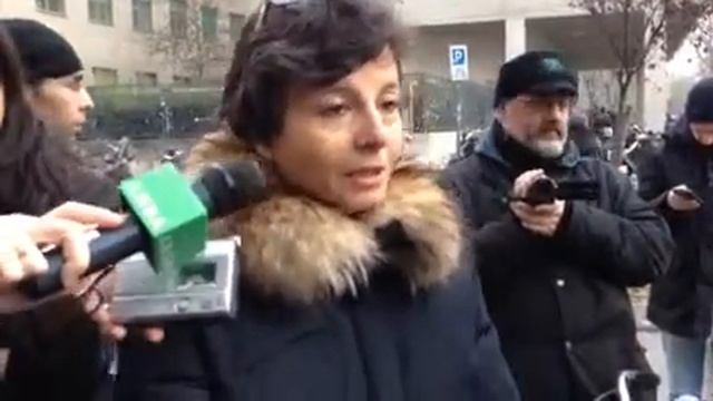 Il ministro Carrozza parla ai ricercatori fuori dalla Bocconi - 3 смотреть онлайн