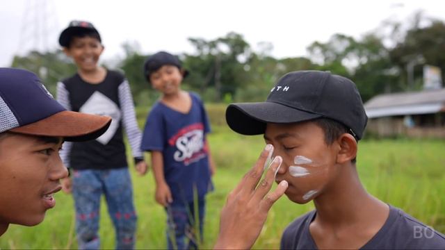 TANTANGAN AWAS ADA BANJIR DAN BUAYA DIRUMAHKU! | Mikael Family смотреть онлайн