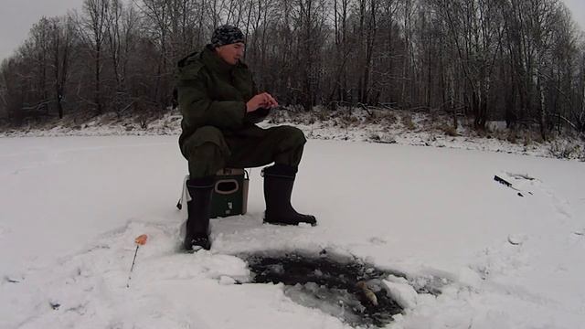 Рыбалка по первому льду. Сезон 2019. Безкивковая удочка в деле. смотреть онлайн