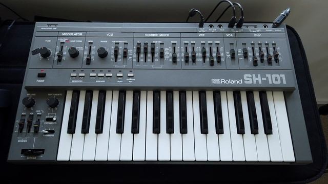 Making experimental electronic music with Elektron A4, Roland SH-101, Cassette Tape Loops смотреть онлайн