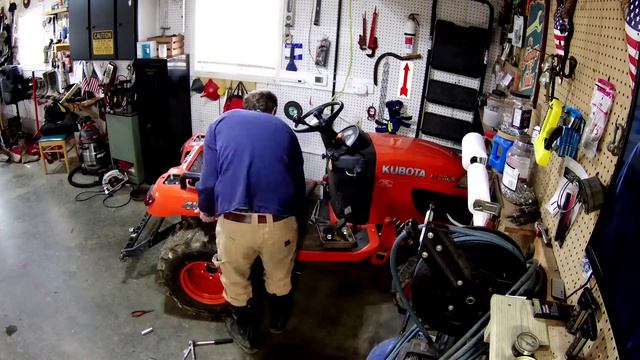 kubota BX2360 rear fender removal смотреть онлайн
