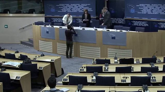 UE-Russia: l'eurodeputata tedesca Rebecca Harms respinta dalla Russia смотреть онлайн