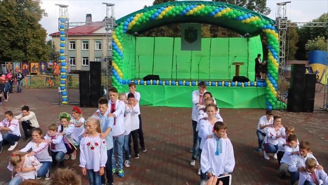 Флешмоб "Україна Єдина" (день Іванкова-2016) студія "Денс Фем" смотреть онлайн