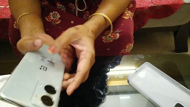 Notun phone unpack kore dekhalam ar tomader sathe anek golpo korlam смотреть онлайн