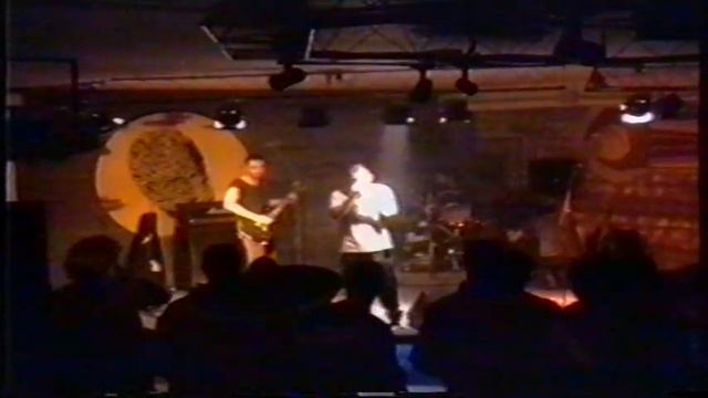 Beew First Time In Concert 02/1999....Cantiere 21 Perugia смотреть онлайн