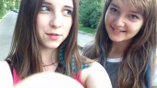 Что делают девушки, когда видят парня смотреть онлайн
