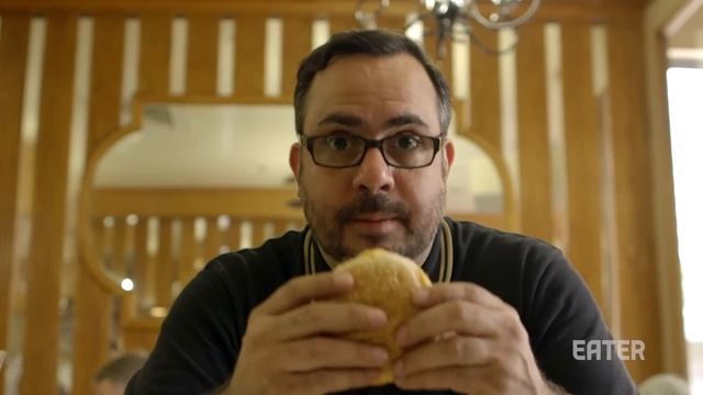 The Best No-Frills Burger in NYC -- The Meat Show смотреть онлайн