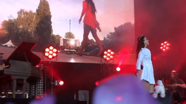 Lana Del Rey - West Coast [live FULL HD] смотреть онлайн
