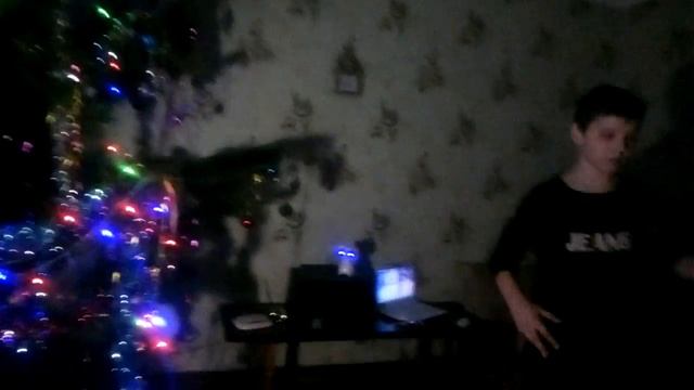 танцует Роман Хакер смотреть онлайн