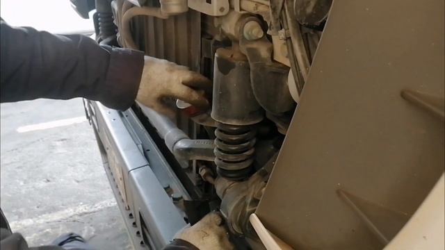 Mercedes-Benz actros 2040 change engine oil смотреть онлайн