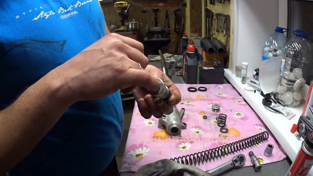 Honda XR250. Разборка передней вилки. смотреть онлайн