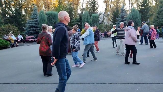 КАКИМИ РАНЬШЕ БЫЛИ МЫ, ТАКИМИ И ОСТАЛИСЬ! ТАНЦЫ ХАРЬКОВ УКРАИНА ОКТЯБРЬ 2023 смотреть онлайн