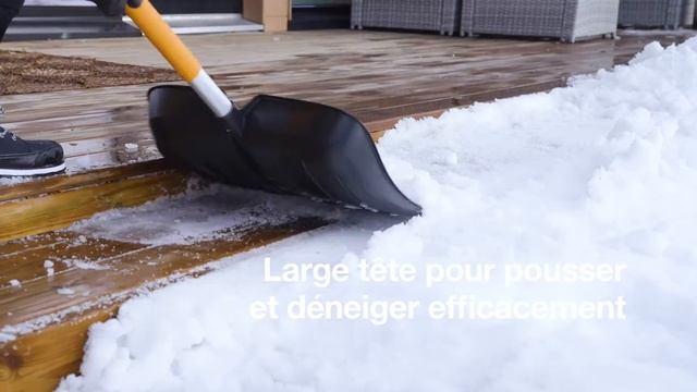 Poussoir à neige télescopique X-series™ Fiskars. смотреть онлайн