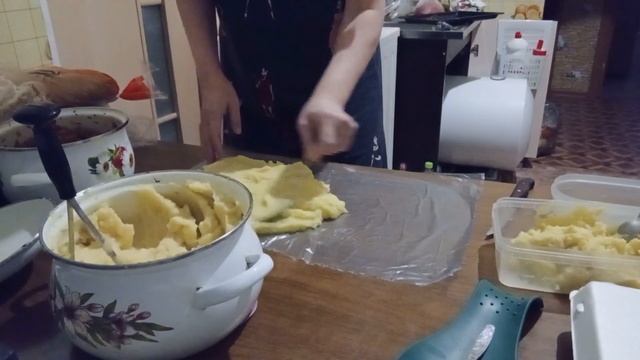 ПРИГОТОВЛЕНИЕ КАРТОФЕЛЬНОГО РУЛЕТА смотреть онлайн