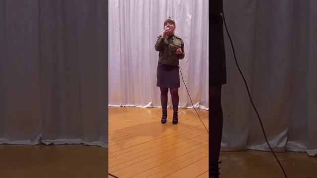 Алеся Ведяскина "Идёт солдат по городу" смотреть онлайн