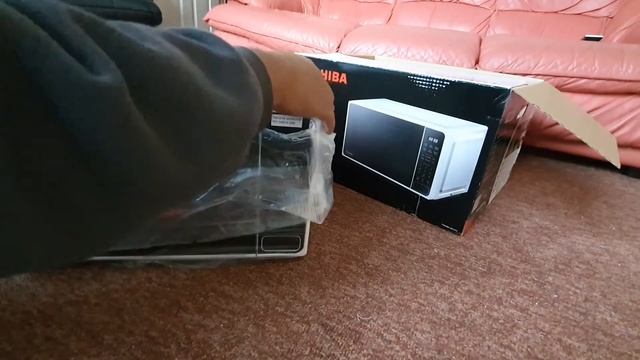 Unboxing Toshiba Microwave MM2-EM20PF(WH) (INDONESIA) смотреть онлайн