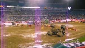 Безумные прыжки Монстр Траков