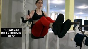 Тренировка на пресс. Тренировка в спортзале.