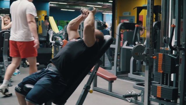 ФРАНЦУЗСКИЙ ЖИМ НА БЛОКЕ СИДЯ смотреть онлайн