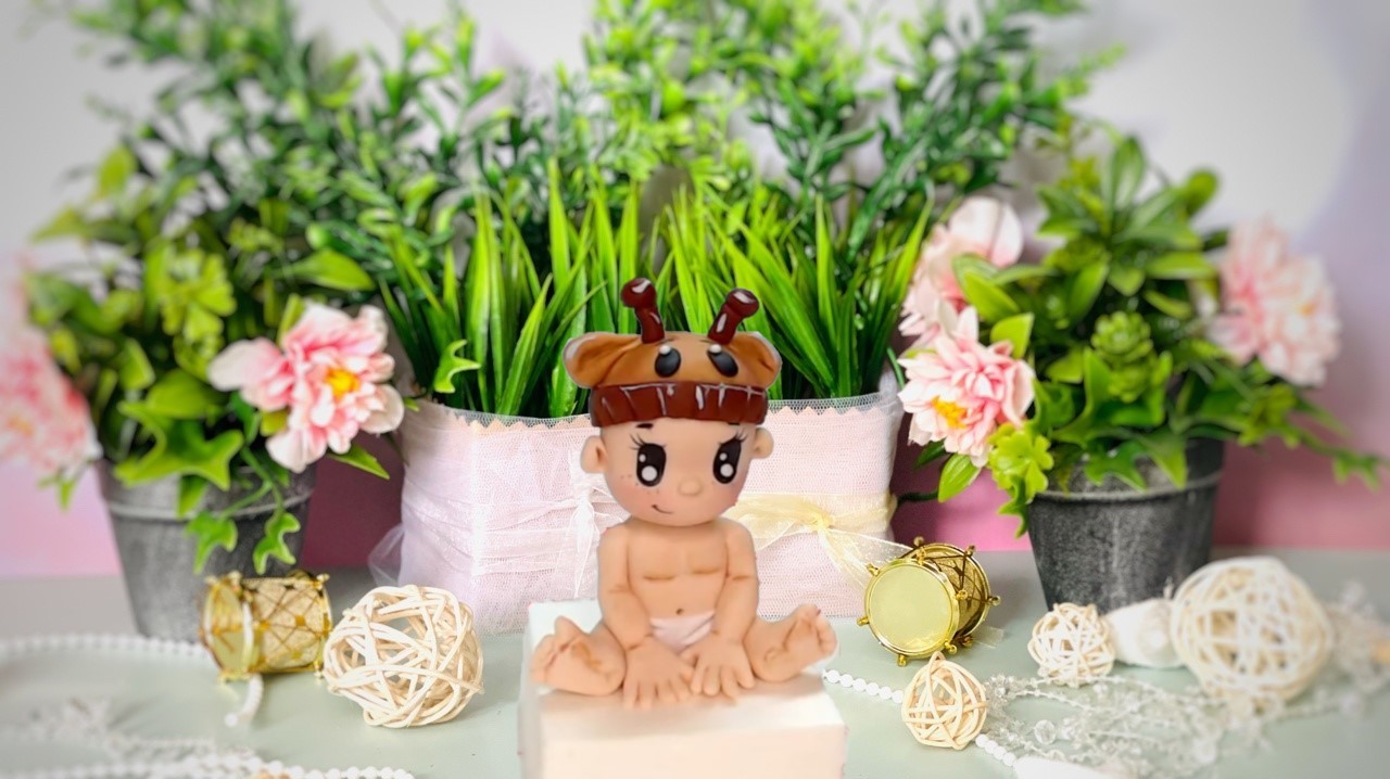 Ознакомительный урок Ребёнок в шапке жирафа. Лепим малыша из мастики . Танинторт смотреть онлайн