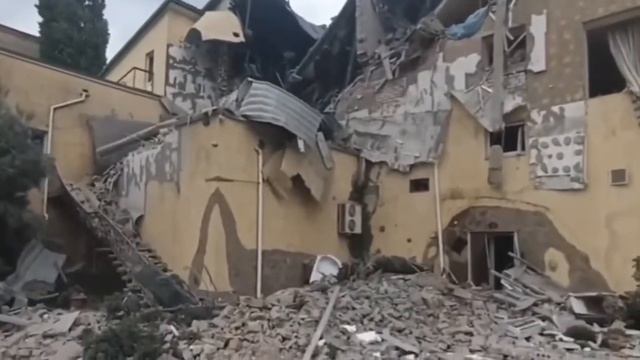 Последствия прилета по гостинице Владимира Сальдо в Херсоне, где жили русские военные🔥🇺🇦 смотреть онлайн