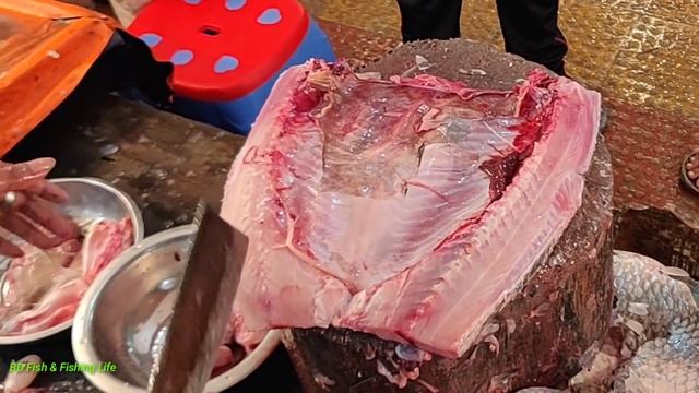 Big Rohu Fish Skinning And Chopping By A Expert Fish Cutter 2020 смотреть онлайн