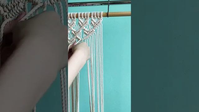 Всего один узел, а такая красота✨ #macrame #макраме смотреть онлайн