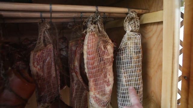 Коптим свиную грудинку, рёбра, шпик и ветчину из крольчатины! Холодное копчение! смотреть онлайн