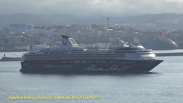 MEIN SCHIFF 1 Moored at the dock and departure - La Coruna (ES) 24 August 2017 смотреть онлайн