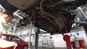 RAV-4. Установка прокладки пружины.